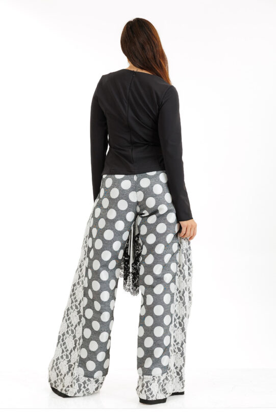 Bluza MATHILDE EVA neagra cu inserie din tul si dantela. Materiale naturale, design unicat, cu broderie si aplicatii handmade