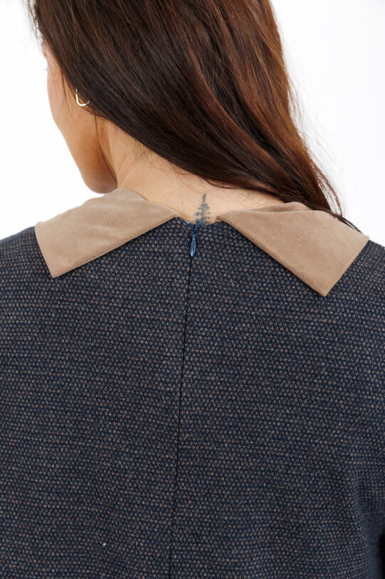 Bluza MATHILDE HAZEL bleumarin din tricot cu buzunare si guler. Materiale naturale, design unicat, cu broderie si aplicatii handmade