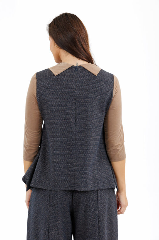 Bluza MATHILDE HAZEL bleumarin din tricot cu buzunare si guler. Materiale naturale, design unicat, cu broderie si aplicatii handmade