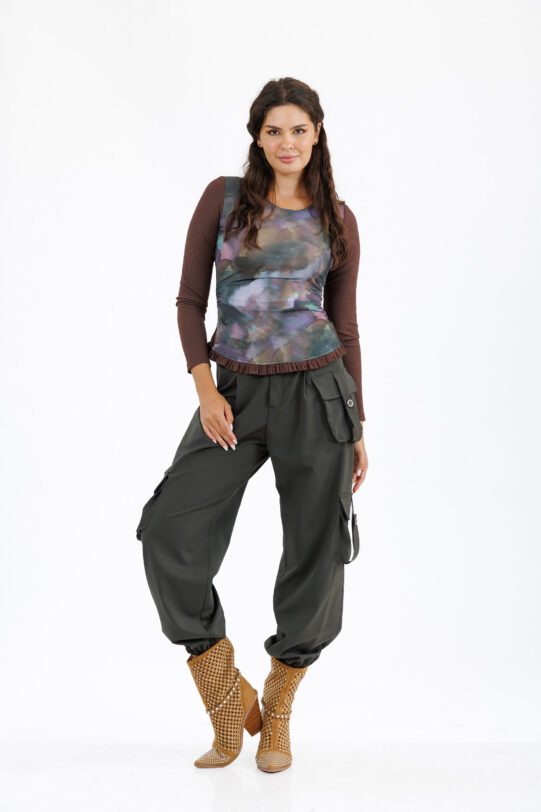 Bluza MATHILDE NADIN din licra multicolor si jerse maro. Materiale naturale, design unicat, cu broderie si aplicatii handmade