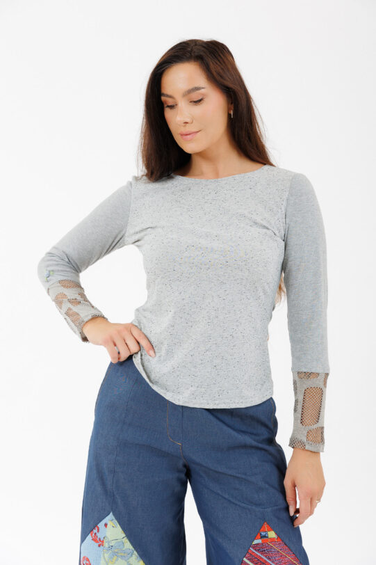 Bluza MATHILDE NADIN gri din jerse cu manseta din dantela. Materiale naturale, design unicat, cu broderie si aplicatii handmade