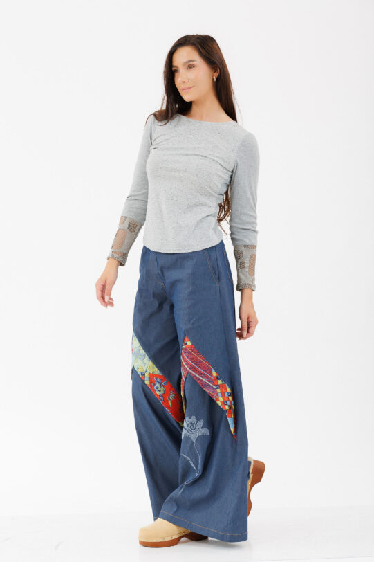 Bluza MATHILDE NADIN gri din jerse cu manseta din dantela. Materiale naturale, design unicat, cu broderie si aplicatii handmade