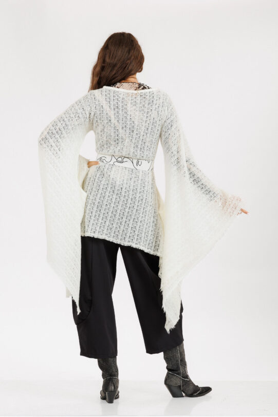 Bluza MATHILDE PAIA din tricot alb cu cordon. Materiale naturale, design unicat, cu broderie si aplicatii handmade