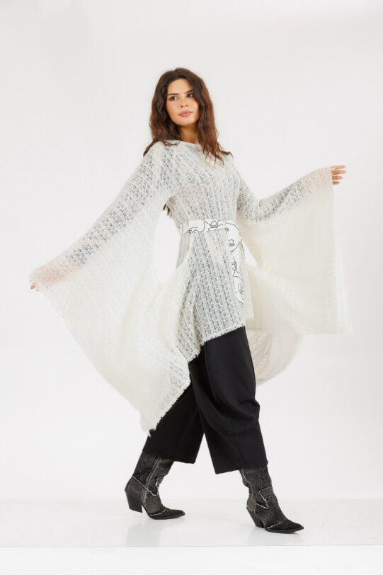 Bluza MATHILDE PAIA din tricot alb cu cordon. Materiale naturale, design unicat, cu broderie si aplicatii handmade