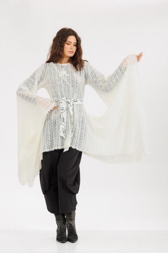 Bluza MATHILDE PAIA din tricot alb cu cordon. Materiale naturale, design unicat, cu broderie si aplicatii handmade