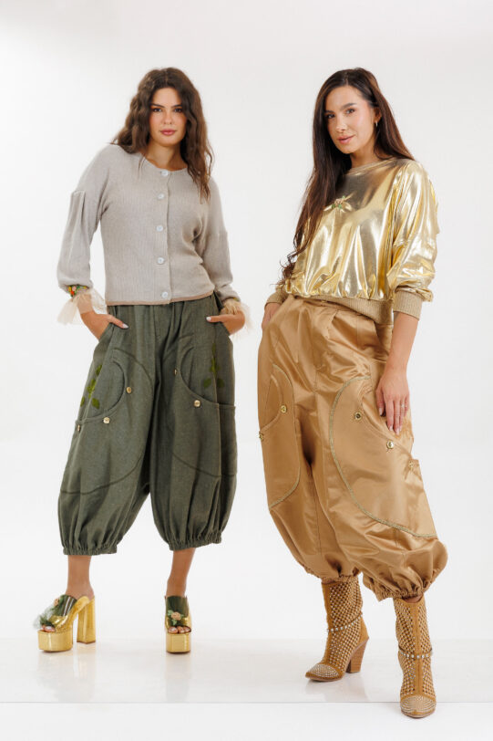 Bluza MATHILDE RISA aurie din jerse cu broderie. Materiale naturale, design unicat, cu broderie si aplicatii handmade