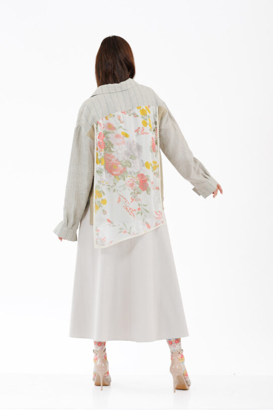 Camasa MATHILDE ISOLA gri din in cu dungi si trena din organza. Materiale naturale, design unicat, cu broderie si aplicatii handmade