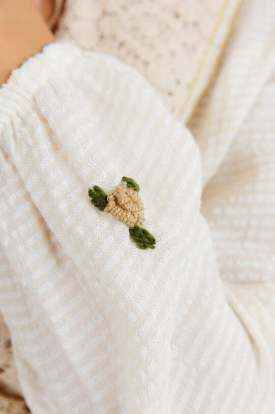 Camasa MATHILDE TAYA cu platca din macrame crem. Materiale naturale, design unicat, cu broderie si aplicatii handmade