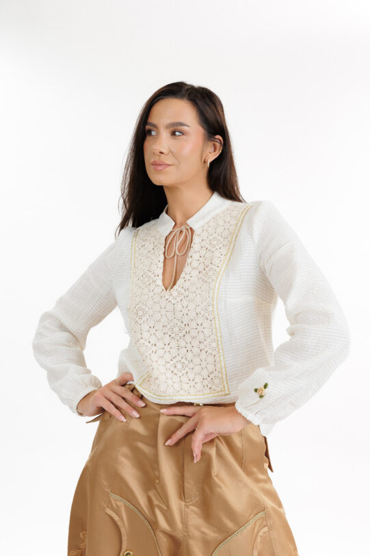 Camasa MATHILDE TAYA cu platca din macrame crem. Materiale naturale, design unicat, cu broderie si aplicatii handmade