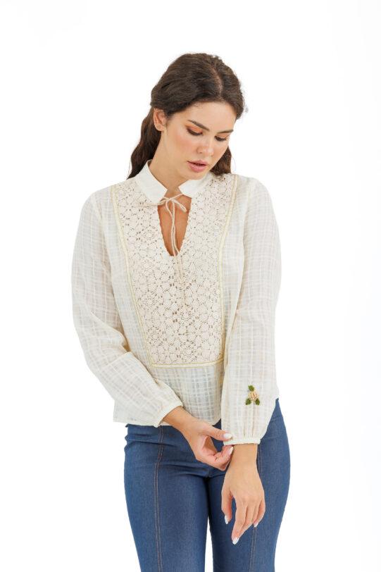 Camasa MATHILDE TAYA crem din poplin cu platca din macrame. Materiale naturale, design unicat, cu broderie si aplicatii handmade