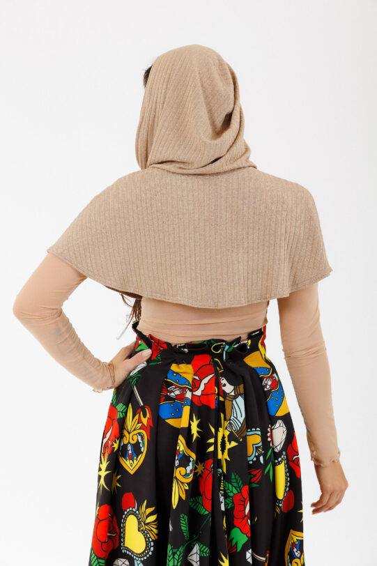 Capa MATHILDE CASSIE din tricot auriu cu gluga. Materiale naturale, design unicat, cu broderie si aplicatii handmade