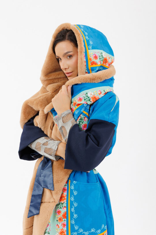 Cojoc MATHILDE DOMA albastru cu imprimeu floral. Materiale naturale, design unicat, cu broderie si aplicatii handmade