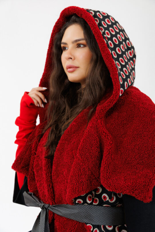 Cojoc MATHILDE DOMA negru cu print visiniu si blana. Materiale naturale, design unicat, cu broderie si aplicatii handmade