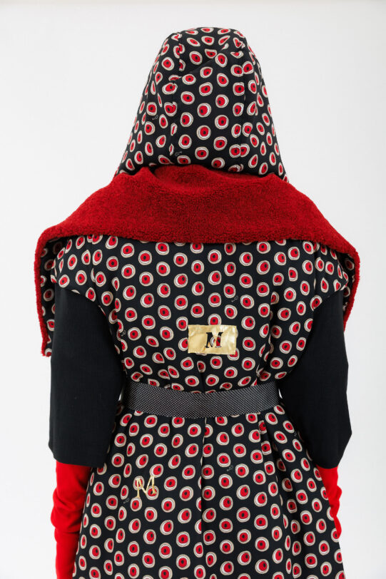 Cojoc MATHILDE DOMA negru cu print visiniu si blana. Materiale naturale, design unicat, cu broderie si aplicatii handmade
