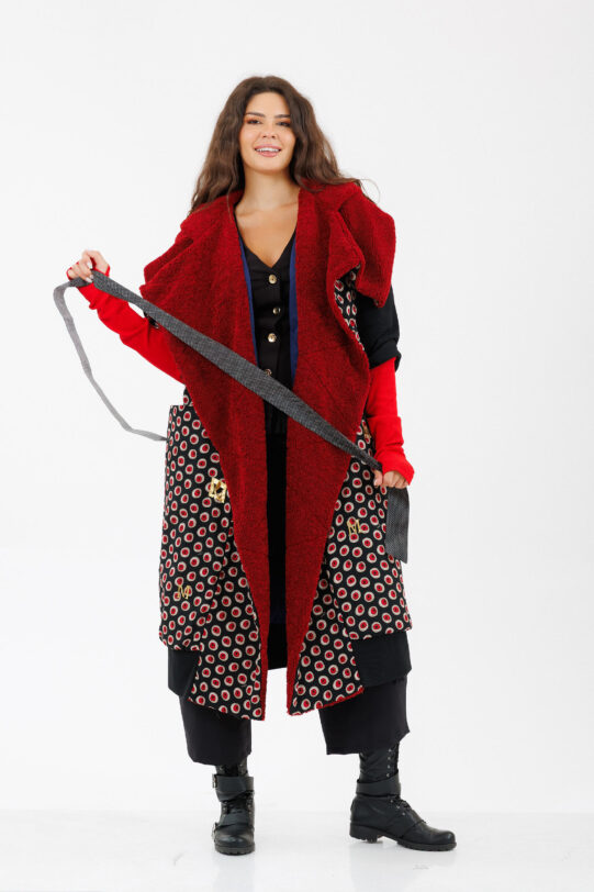 Cojoc MATHILDE DOMA negru cu print visiniu si blana. Materiale naturale, design unicat, cu broderie si aplicatii handmade