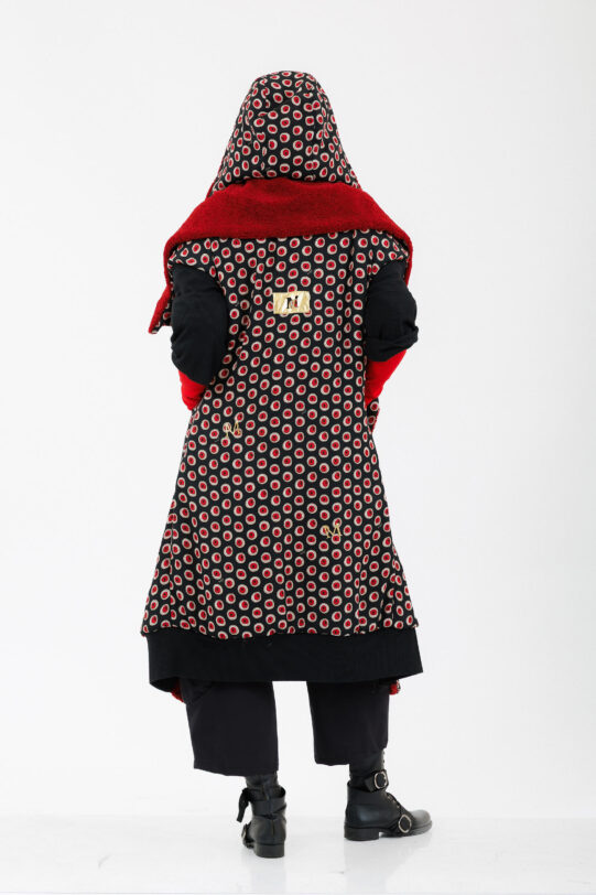 Cojoc MATHILDE DOMA negru cu print visiniu si blana. Materiale naturale, design unicat, cu broderie si aplicatii handmade