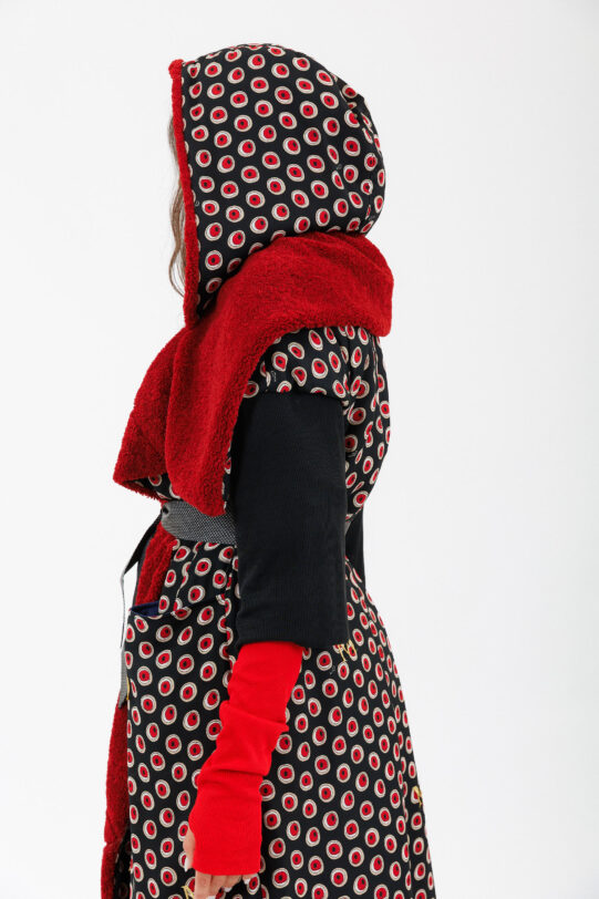 Cojoc MATHILDE DOMA negru cu print visiniu si blana. Materiale naturale, design unicat, cu broderie si aplicatii handmade