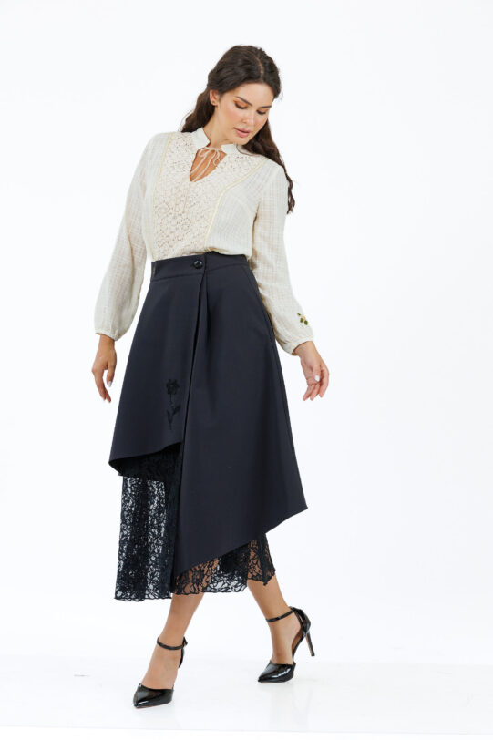 Fusta MATHILDE ELARY asimetrica din jerse negru cu dantela. Materiale naturale, design unicat, cu broderie si aplicatii handmade