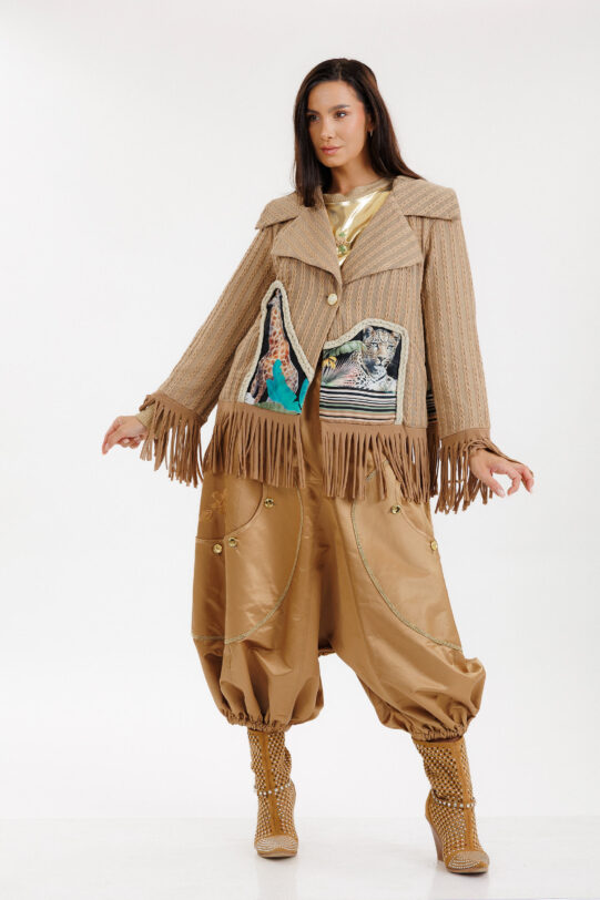 Jacheta MATHILDE PIPPA bej din tricot si aplicatie din saten. Materiale naturale, design unicat, cu broderie si aplicatii handmade