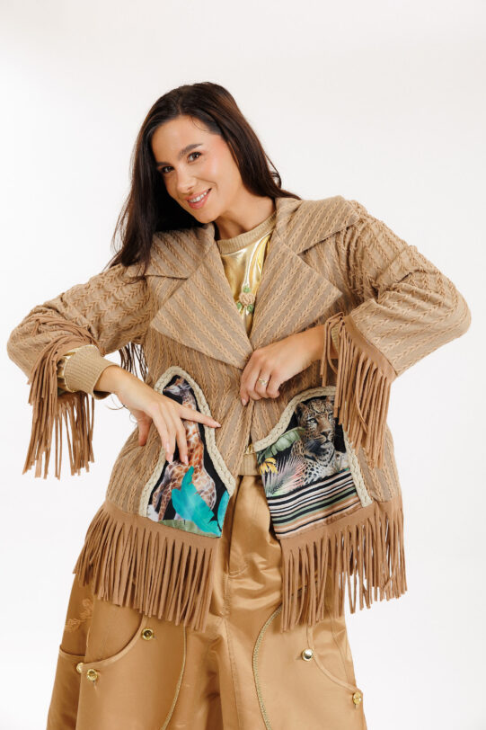 Jacheta MATHILDE PIPPA bej din tricot si aplicatie din saten. Materiale naturale, design unicat, cu broderie si aplicatii handmade
