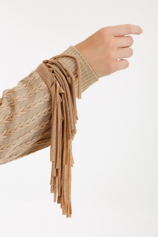 Jacheta MATHILDE PIPPA bej din tricot si aplicatie din saten. Materiale naturale, design unicat, cu broderie si aplicatii handmade