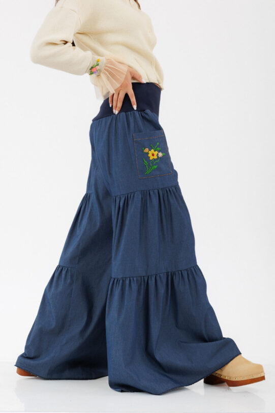 Pantalon MATHILDE ABEL din blug cu buzunare. Materiale naturale, design unicat, cu broderie si aplicatii handmade