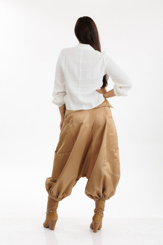Pantalon MATHILDE ALTON aramiu cu tur lasat si buzunare. Materiale naturale, design unicat, cu broderie si aplicatii handmade