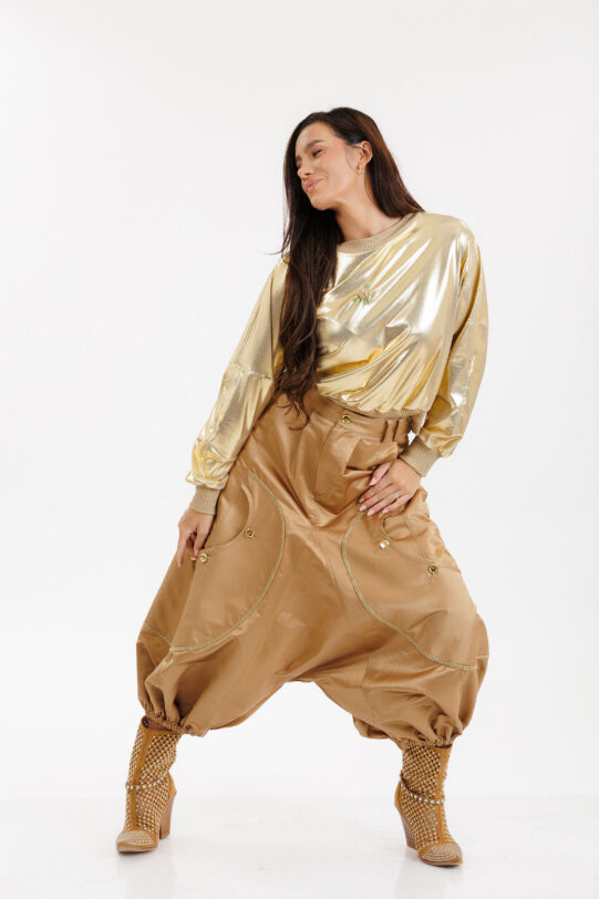Pantalon MATHILDE ALTON aramiu cu tur lasat si buzunare. Materiale naturale, design unicat, cu broderie si aplicatii handmade