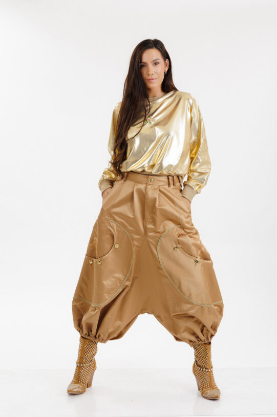 Pantalon MATHILDE ALTON aramiu cu tur lasat si buzunare. Materiale naturale, design unicat, cu broderie si aplicatii handmade