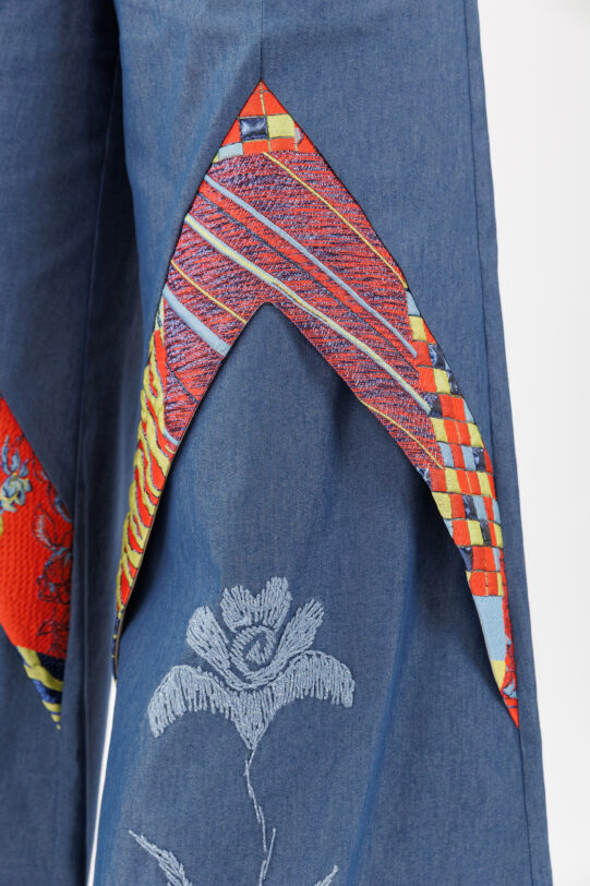 Pantalon MATHILDE CARSON din blug cu insertie din brocard. Materiale naturale, design unicat, cu broderie si aplicatii handmade