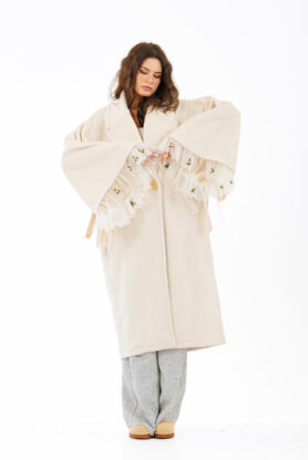 Bluza MATHILDE RISA aurie din jerse cu broderie. Materiale naturale, design unicat, cu broderie si aplicatii handmade