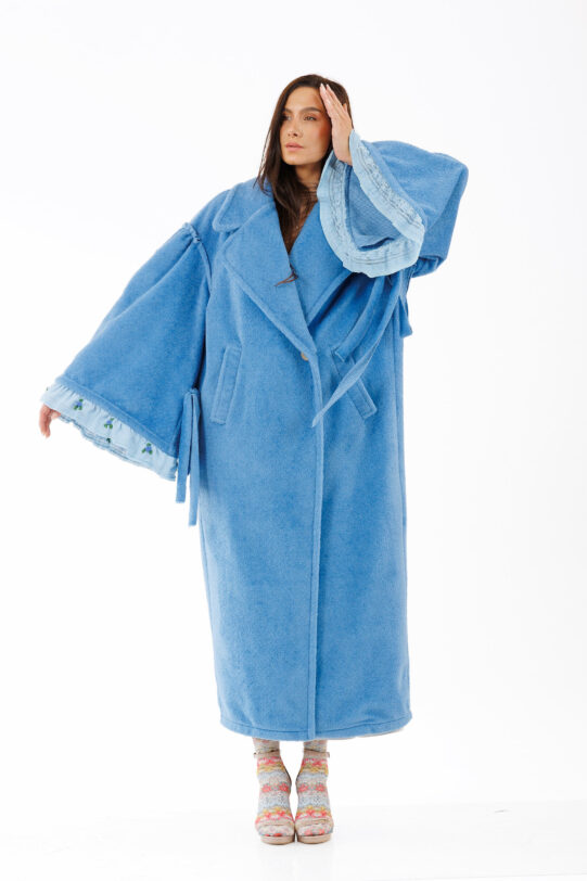 Pardesiu MATHILDE BENDIS bleu din stofa cu maneca evazata. Materiale naturale, design unicat, cu broderie si aplicatii handmade
