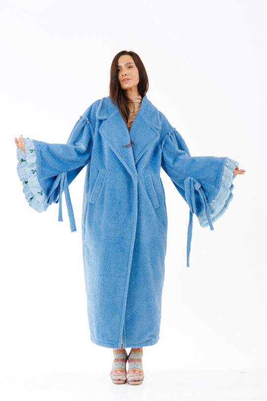 Pardesiu MATHILDE BENDIS bleu din stofa cu maneca evazata. Materiale naturale, design unicat, cu broderie si aplicatii handmade