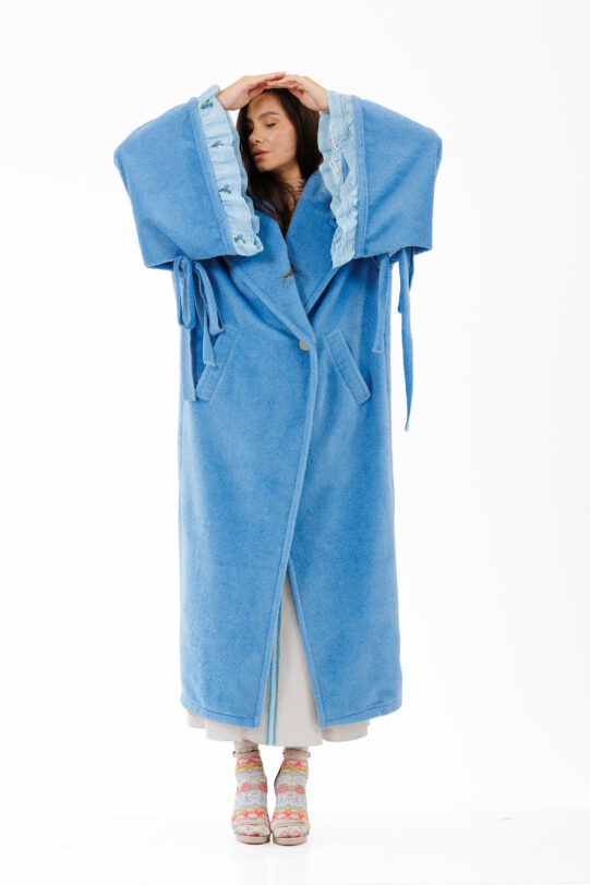 Pardesiu MATHILDE BENDIS bleu din stofa cu maneca evazata. Materiale naturale, design unicat, cu broderie si aplicatii handmade