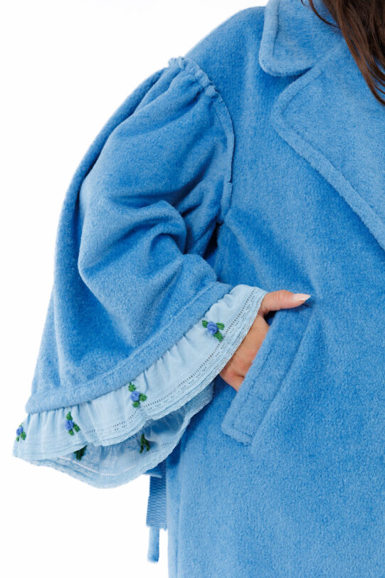 Pardesiu MATHILDE BENDIS bleu din stofa cu maneca evazata. Materiale naturale, design unicat, cu broderie si aplicatii handmade