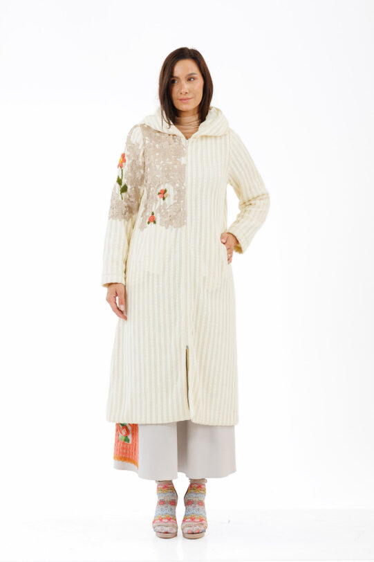 Pardesiu MATHILDE LUA CREM din tricot si matlasat cu broderie. Materiale naturale, design unicat, cu broderie si aplicatii handmade