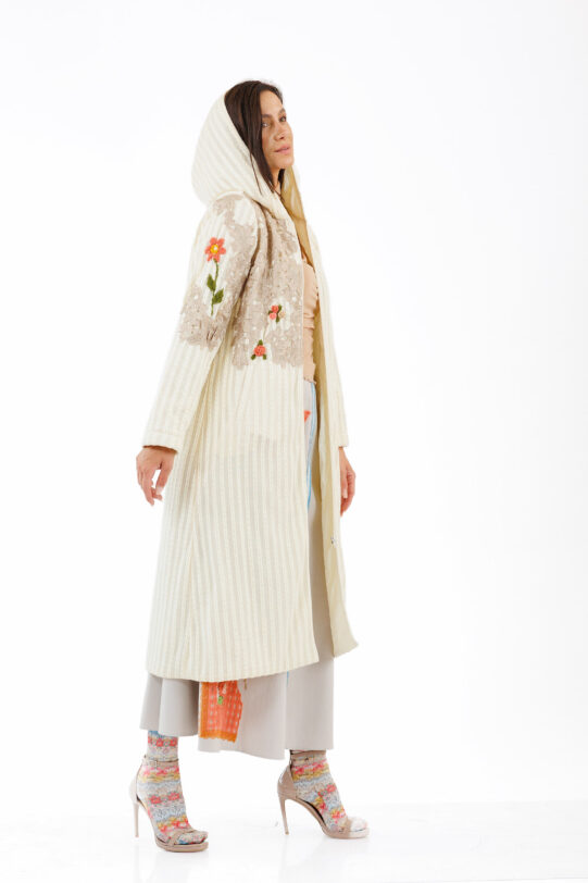 Pardesiu MATHILDE LUA CREM din tricot si matlasat cu broderie. Materiale naturale, design unicat, cu broderie si aplicatii handmade