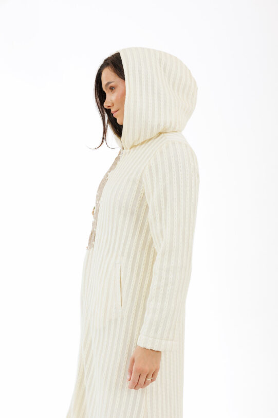Pardesiu MATHILDE LUA CREM din tricot si matlasat cu broderie. Materiale naturale, design unicat, cu broderie si aplicatii handmade
