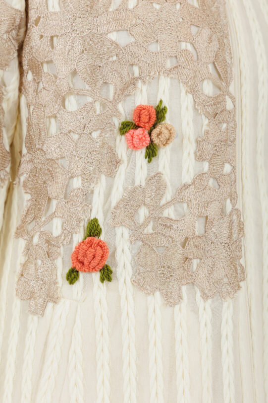 Pardesiu MATHILDE LUA CREM din tricot si matlasat cu broderie. Materiale naturale, design unicat, cu broderie si aplicatii handmade