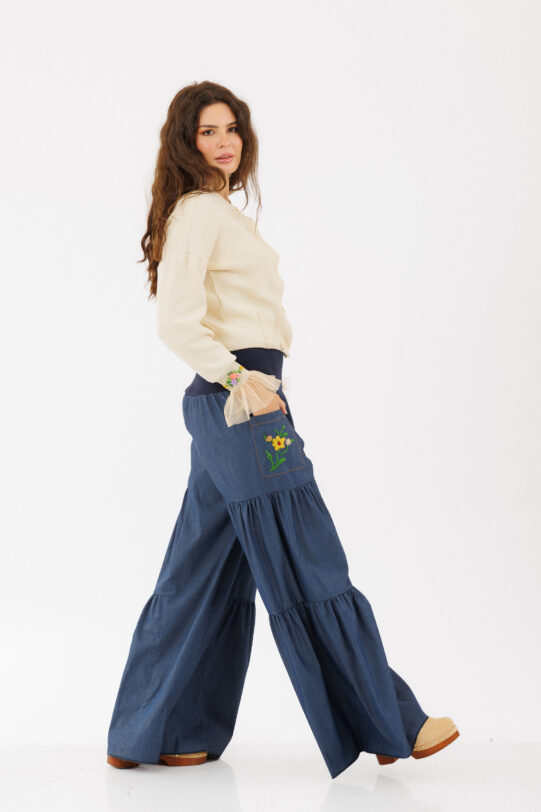Pulover MATHILDE BETY crem din lana cu mansete brodate. Materiale naturale, design unicat, cu broderie si aplicatii handmade