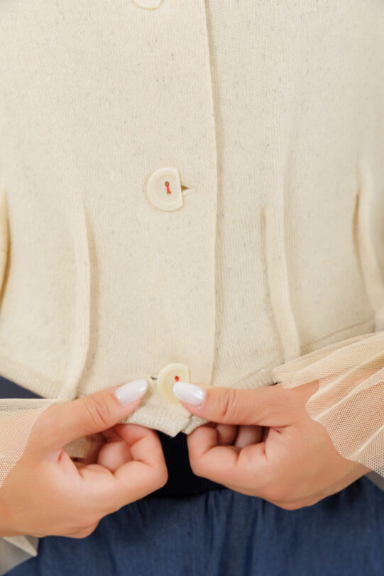 Pulover MATHILDE BETY crem din lana cu mansete brodate. Materiale naturale, design unicat, cu broderie si aplicatii handmade