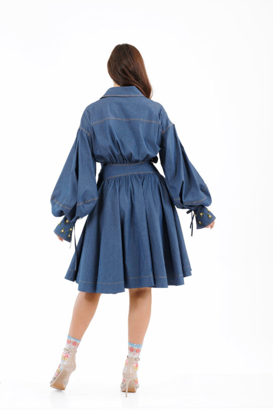 Rochia MATHILDE ALBA din blug cu maneca bufanta. Materiale naturale, design unicat, cu broderie si aplicatii handmade