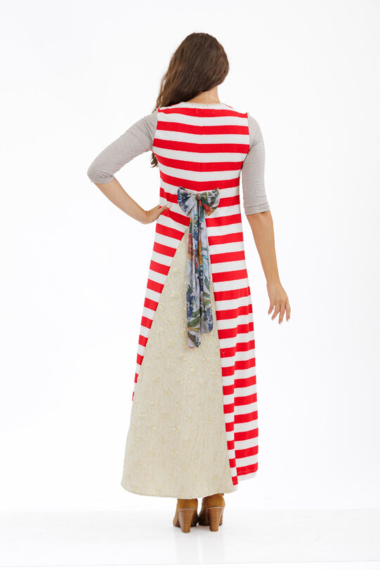 Rochia MATHILDE AZURA rosie cu dungi si trena din brocard auriu. Materiale naturale, design unicat, cu broderie si aplicatii handmade