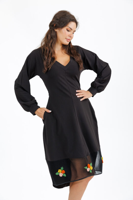 Rochia MATHILDE LUELA neagra din jerse cu broderie florala. Materiale naturale, design unicat, cu broderie si aplicatii handmade