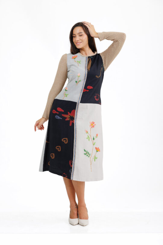 Rochia MATHILDE MILANA  gri si negru cu broderie florala. Materiale naturale, design unicat, cu broderie si aplicatii handmade
