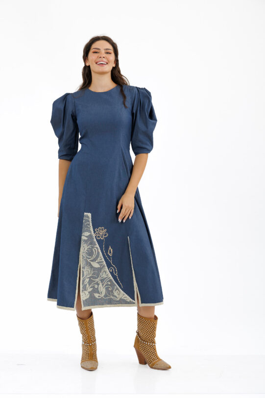 Rochia MATHILDE SENA din blug. Materiale naturale, design unicat, cu broderie si aplicatii handmade