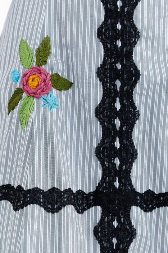 Rochie MATHILDE ALICIA gri din poplin cu dungi. Materiale naturale, design unicat, cu broderie si aplicatii handmade