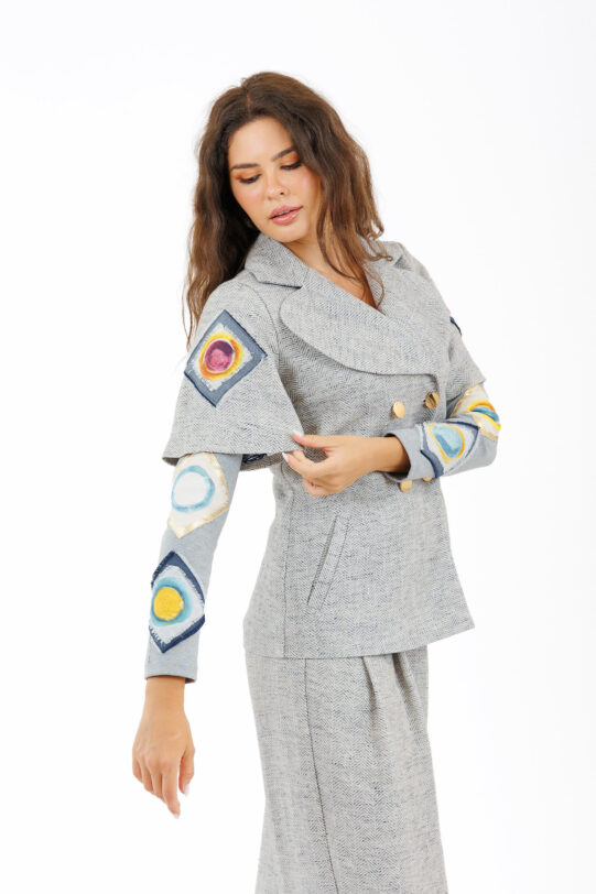Sacou MATHILDE KENA din stofa gri cu maneca din jerse. Materiale naturale, design unicat, cu broderie si aplicatii handmade