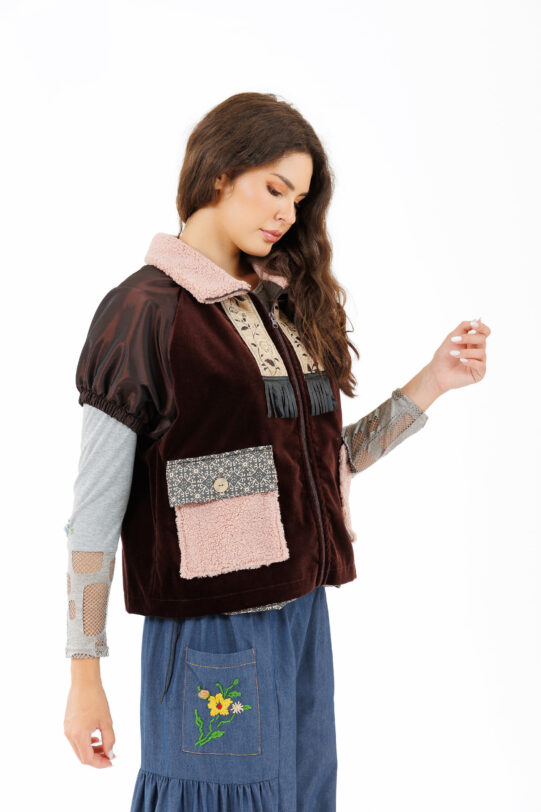 Vesta MATHILDE XELA maro din catifea cu buzunare roz. Materiale naturale, design unicat, cu broderie si aplicatii handmade