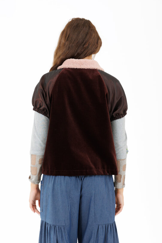 Vesta MATHILDE XELA maro din catifea cu buzunare roz. Materiale naturale, design unicat, cu broderie si aplicatii handmade